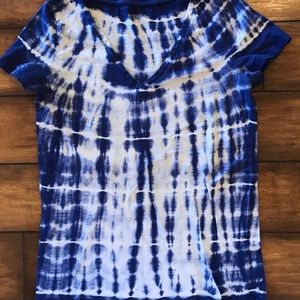Short sleeve V-neck tie-dyed shirt.   MERONA